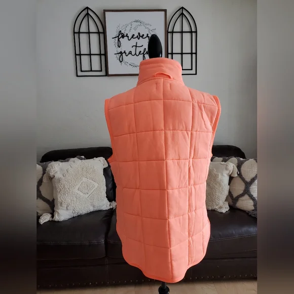 Lou & Grey Signature Soft Coral Pink Quilted Vest Size M Boho Chic Classic - Picture 2 of 12